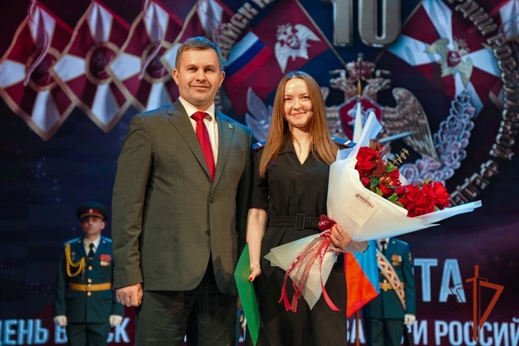 В Томске состоялось торжественное мероприятие в честь 10-летия Росгвардии и 215-летия войск правопорядка (видео)