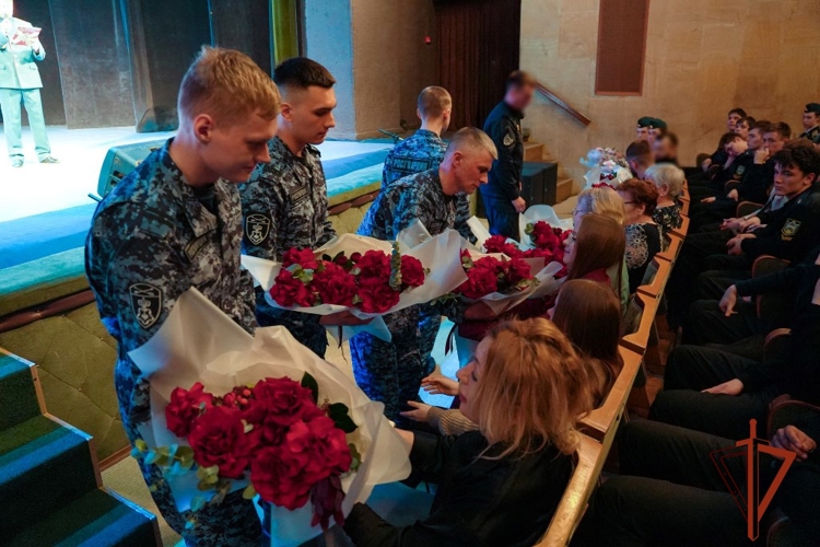 В Томске состоялось торжественное мероприятие в честь 10-летия Росгвардии и 215-летия войск правопорядка (видео)