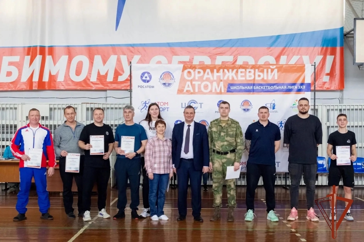 Военнослужащие Росгвардии стали почетными гостями финала школьной баскетбольной лиги «Оранжевый атом» в Томской области