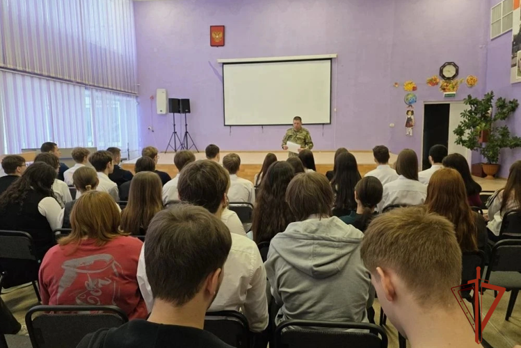 Юные жители Томской области получают консультации о перспективах обучения в институтах Росгвардии