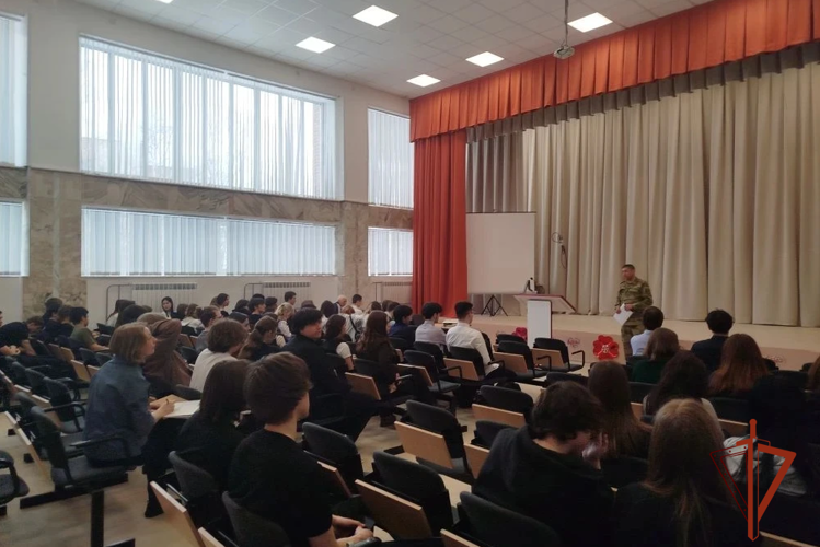 Юные жители Томской области получают консультации о перспективах обучения в институтах Росгвардии