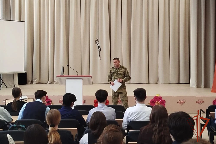 Юные жители Томской области получают консультации о перспективах обучения в институтах Росгвардии