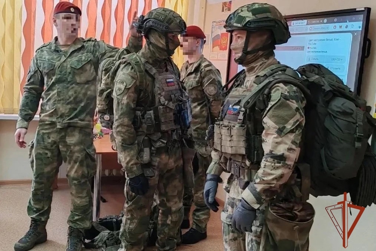 Бойцы «Рыси» северского соединения Росгвардии рассказали школьникам о службе в спецподразделении (видео)