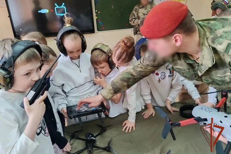 Бойцы «Рыси» северского соединения Росгвардии рассказали школьникам о службе в спецподразделении