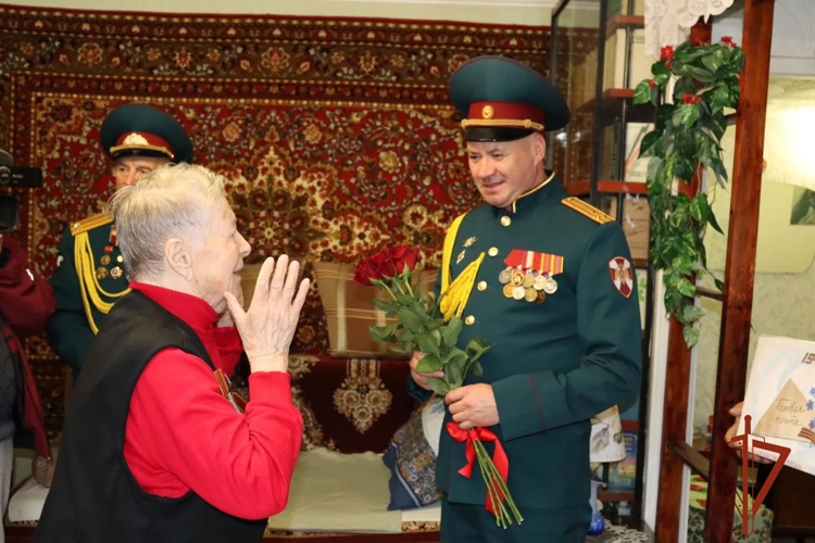 «Парад у дома ветерана» провела Росгвардия в Томской области (видео)
