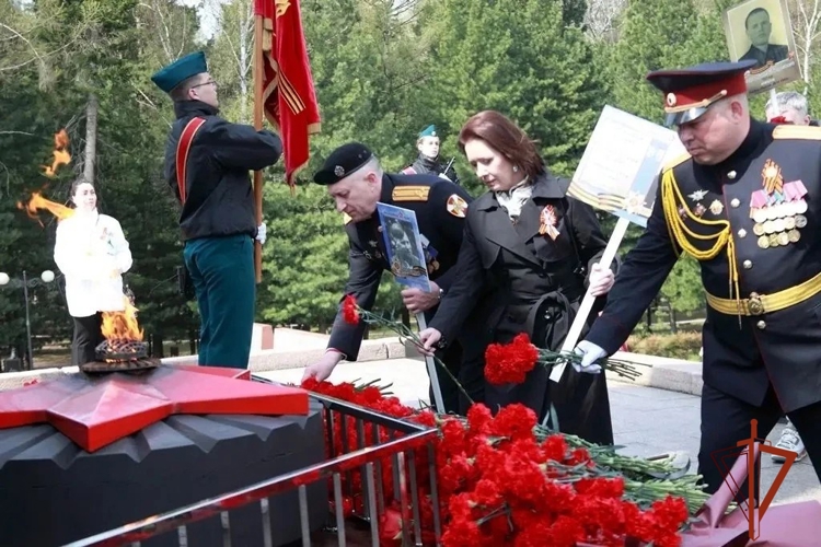 Парадный расчет Росгвардии торжественно прошел по главной площади Томска в День Победы (видео)