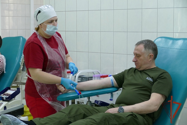 В канун Дня Победы сотрудники Росгвардии сдали кровь для нуждающихся пациентов Томской области (видео)