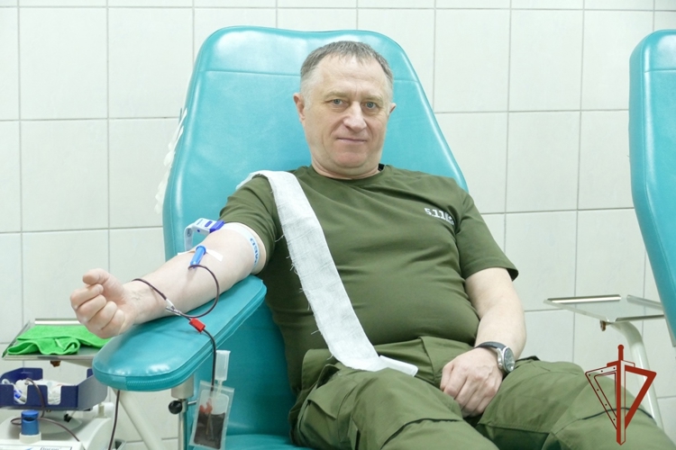 В канун Дня Победы сотрудники Росгвардии сдали кровь для нуждающихся пациентов Томской области (видео)
