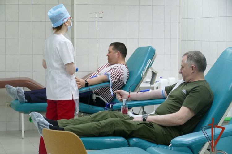 В канун Дня Победы сотрудники Росгвардии сдали кровь для нуждающихся пациентов Томской области (видео)