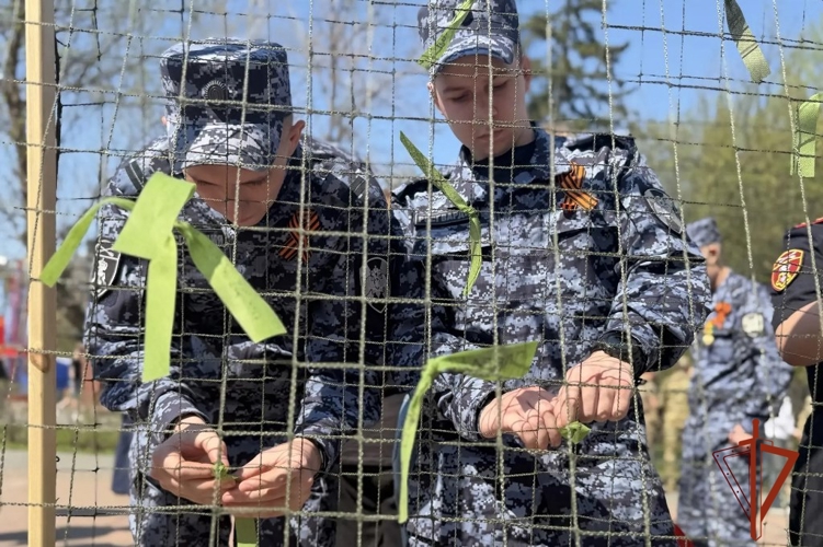 Сотрудники Росгвардии в Томске присоединились к патриотической акции «Узор Победы» (видео)