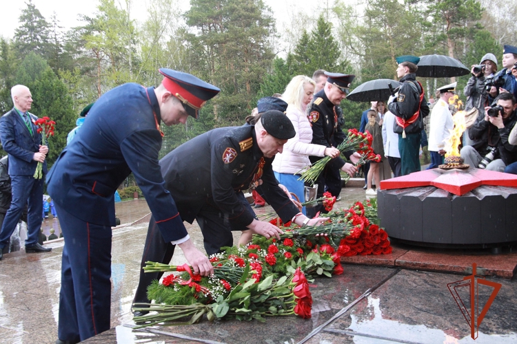 В День Победы начальник Управления Росгвардии по Томской области почтил память павших за Родину