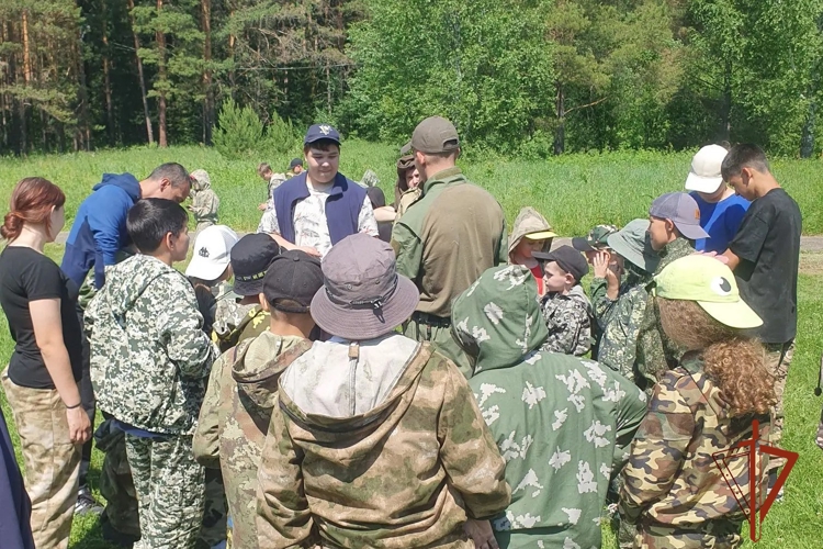 Офицеры СОБР в Томской области поддержали ведомственную акцию «Каникулы с Росгвардией»