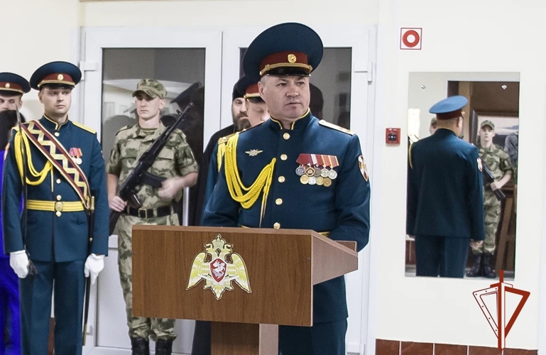 В северском соединении Росгвардии молодое пополнение приняло военную присягу