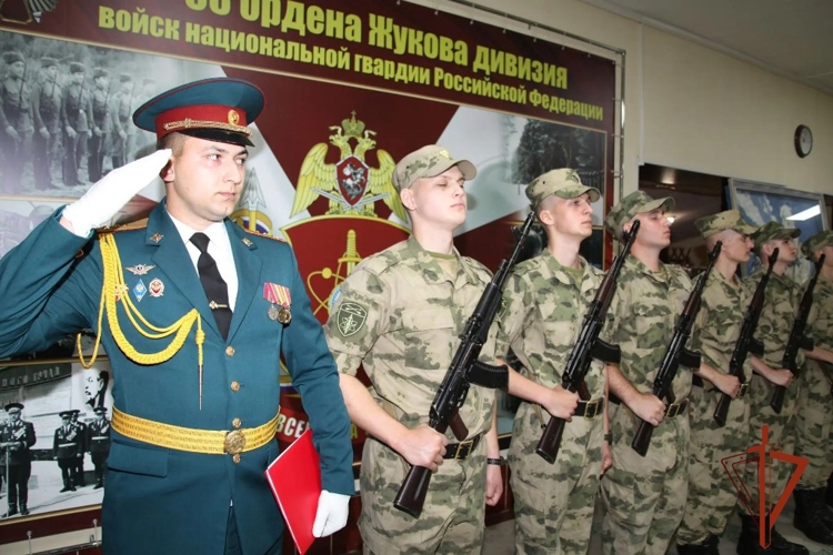 В северском соединении Росгвардии молодое пополнение приняло военную присягу