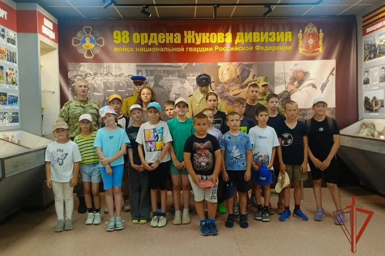 В юбилейный для ведомства год росгвардейцы в Томской области проводят масштабную патриотическую работу с подрастающим поколением