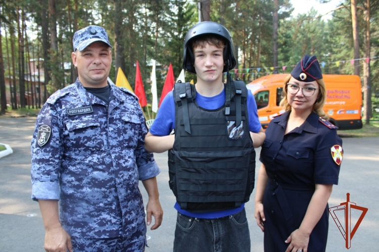 Более 100 юных инспекторов движения стали участниками акции «Каникулы с Росгвардией» в Томской области