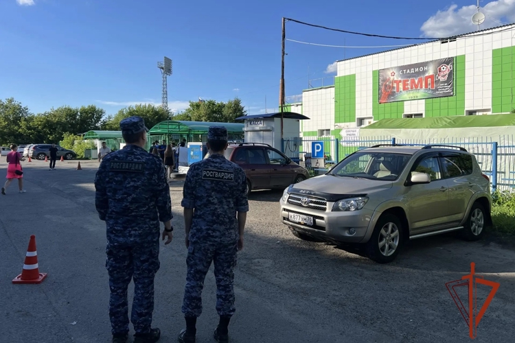 Росгвардейцы обеспечили безопасность футбольного матча в Томске