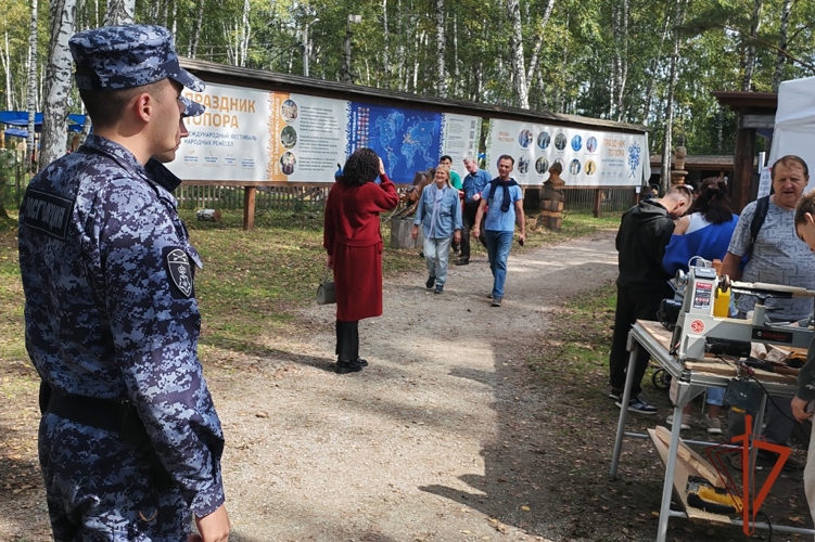 Безопасность международного фестиваля ремесел «Праздник топора – 2026» в Томской области обеспечила Росгвардия