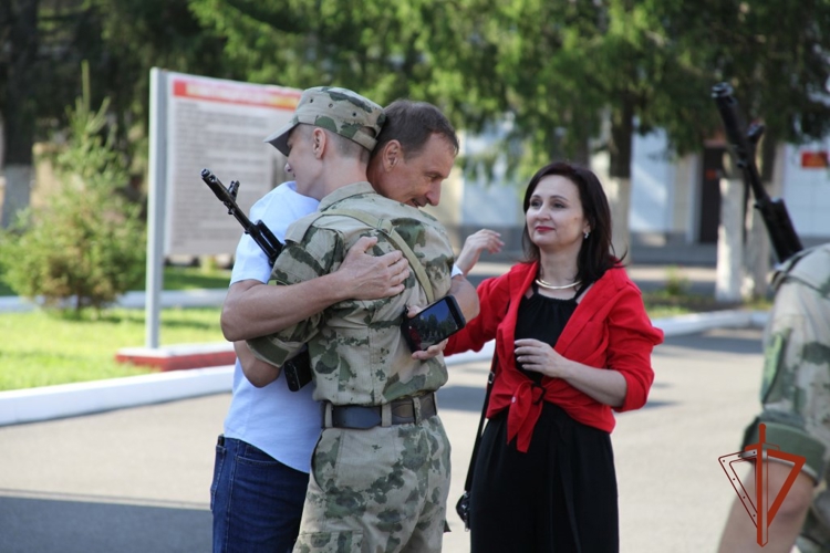 Новобранцы северского соединения Росгвардии приняли военную присягу