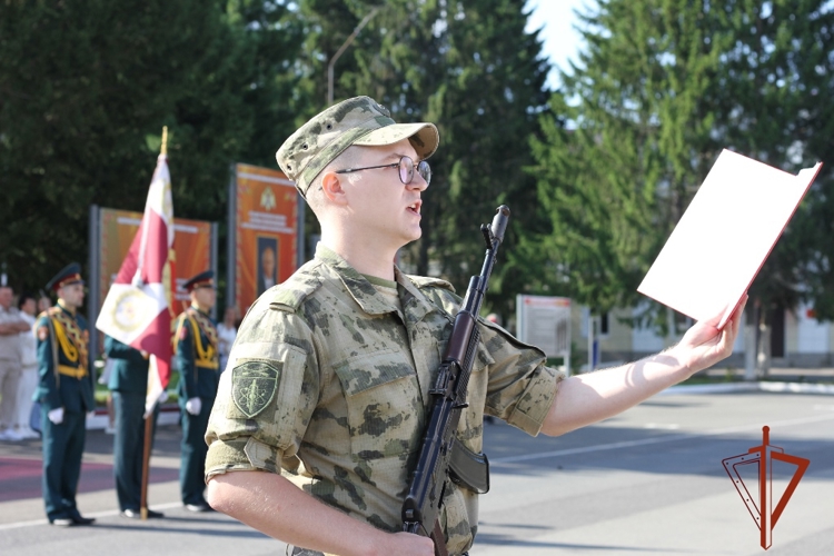 Новобранцы северского соединения Росгвардии приняли военную присягу