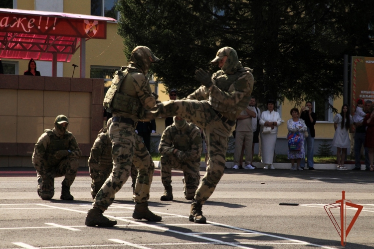 Новобранцы северского соединения Росгвардии приняли военную присягу