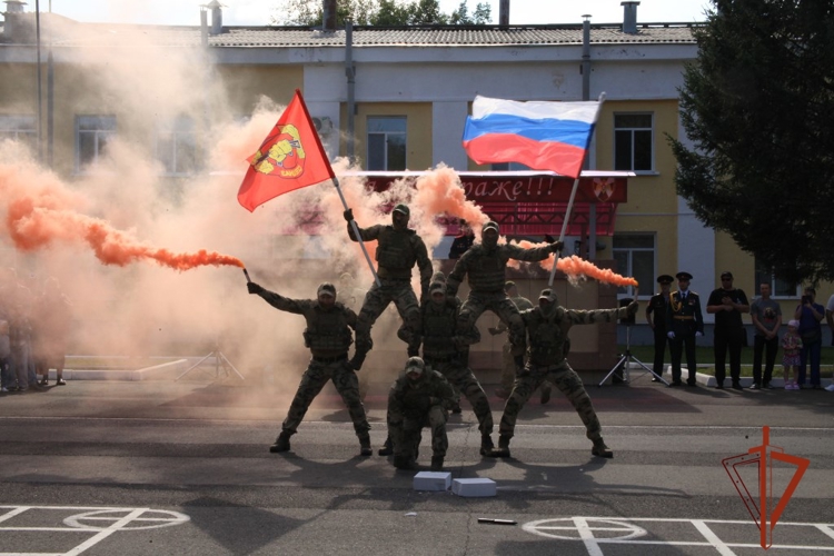 Новобранцы северского соединения Росгвардии приняли военную присягу