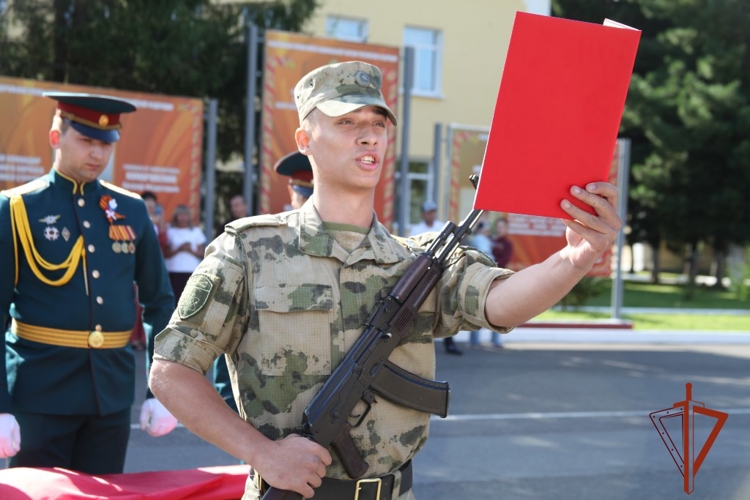 Новобранцы северского соединения Росгвардии приняли военную присягу