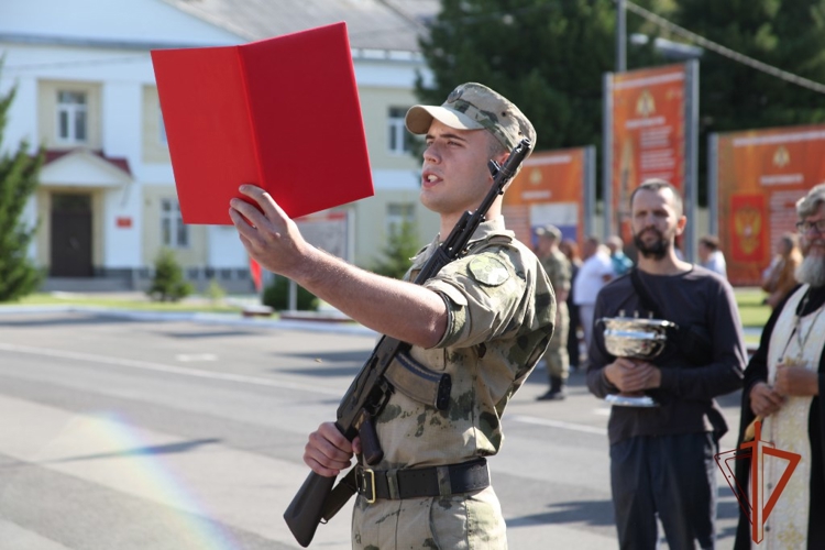 Новобранцы северского соединения Росгвардии приняли военную присягу