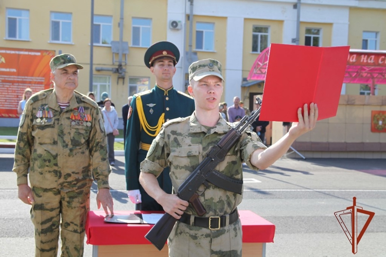 Новобранцы северского соединения Росгвардии приняли военную присягу