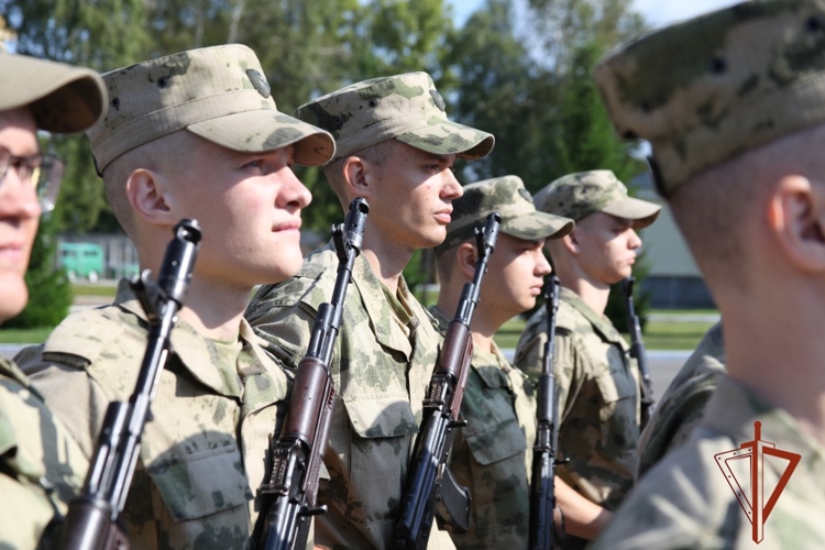 Новобранцы северского соединения Росгвардии приняли военную присягу