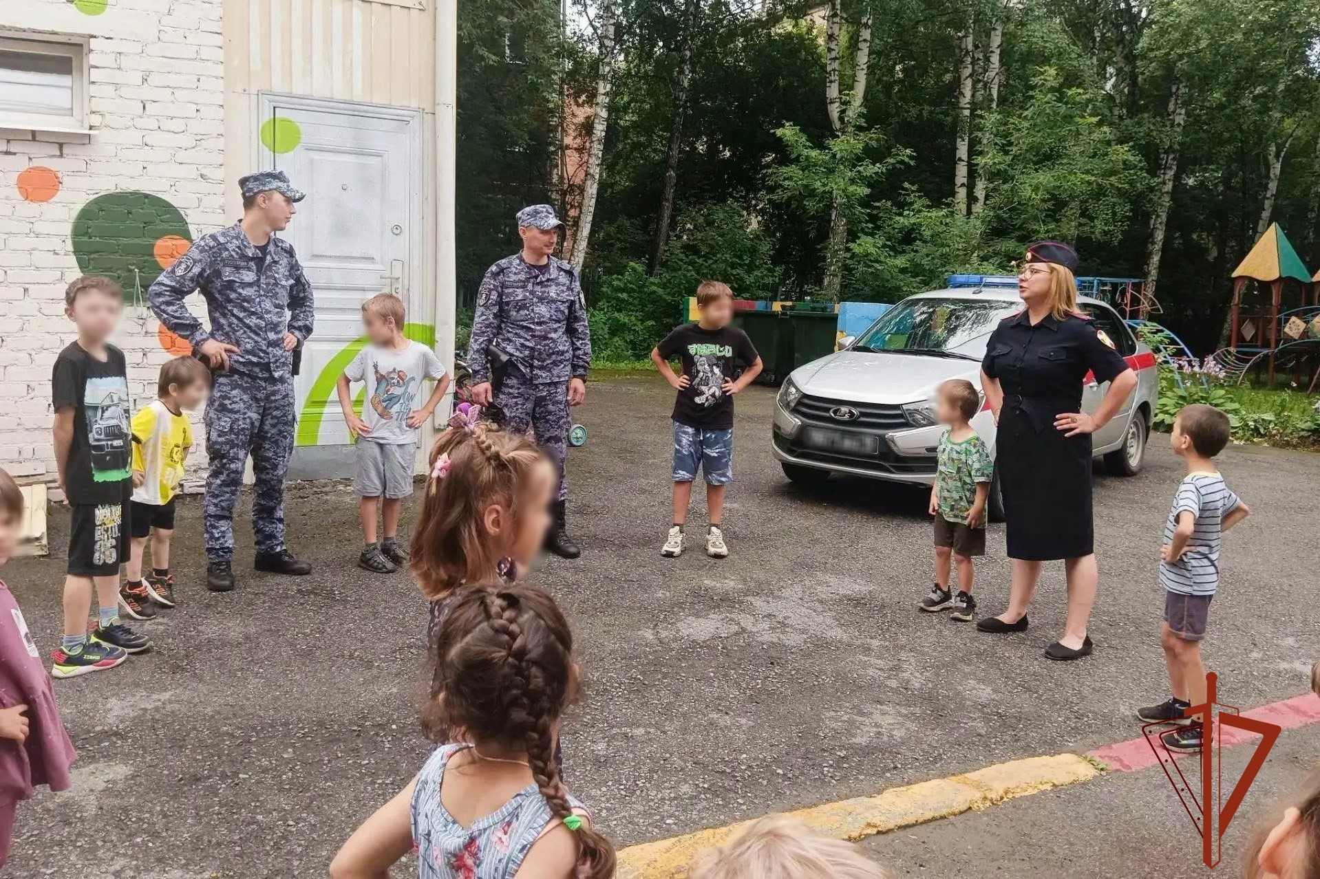 Росгвардейцы навестили воспитанников центра помощи детям в Томске
