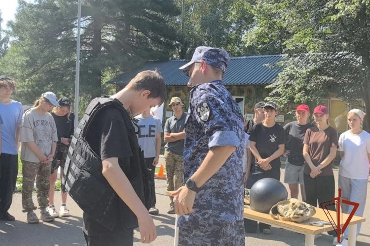 Урок мужества для юных патриотов провели росгвардейцы в Томской области