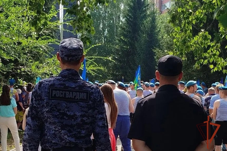 Росгвардия в Томской области обеспечила безопасность мероприятий, посвященных Дню Воздушно-десантных войск