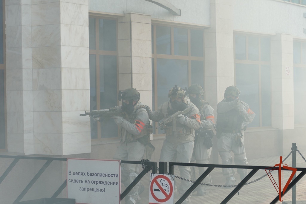 Росгвардия в Томской области приняла участие в антитеррористическом тактико-специальном учении