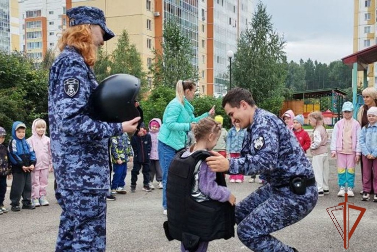 В Томской области завершилась всероссийская акция «Каникулы с Росгвардией»