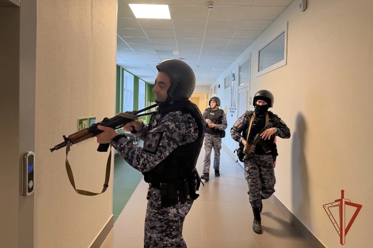 Всероссийские учения на объектах образования прошли в Томской области при участии Росгвардии