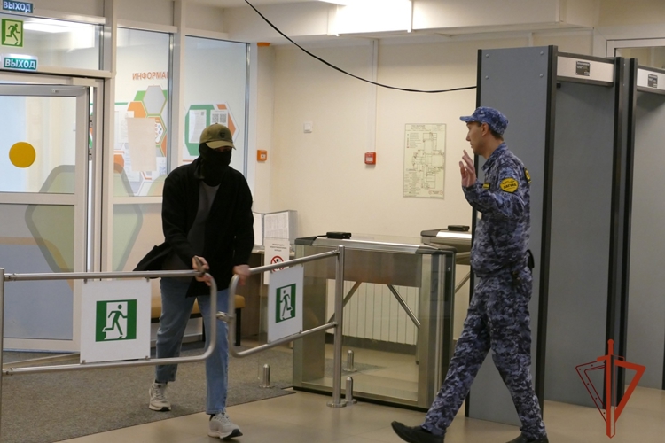 Всероссийские учения на объектах образования прошли в Томской области при участии Росгвардии