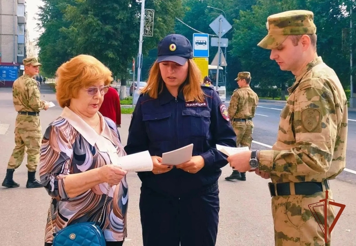 Информационный рейд «Осторожно, мошенники!» в Томской области прошел при участии Росгвардии (видео)