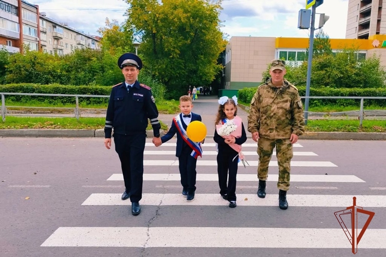 Росгвардейцы и автоинспекторы в Томской области провели акцию «Безопасные дороги детям!»