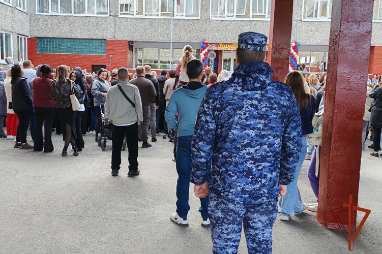 Росгвардия обеспечила безопасность граждан во время празднования Дня знаний в Томской области