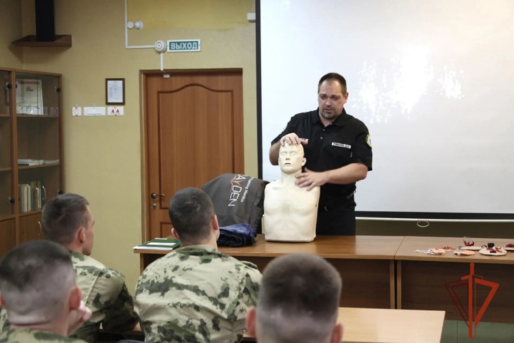 В северском соединении Росгвардии завершились сборы для молодых офицеров – выпускников военных вузов 2026 года