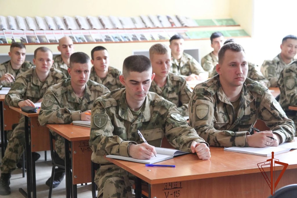 В северском соединении Росгвардии завершились сборы для молодых офицеров – выпускников военных вузов 2026 года