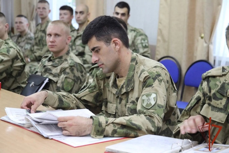В северском соединении Росгвардии завершились сборы для молодых офицеров – выпускников военных вузов 2026 года
