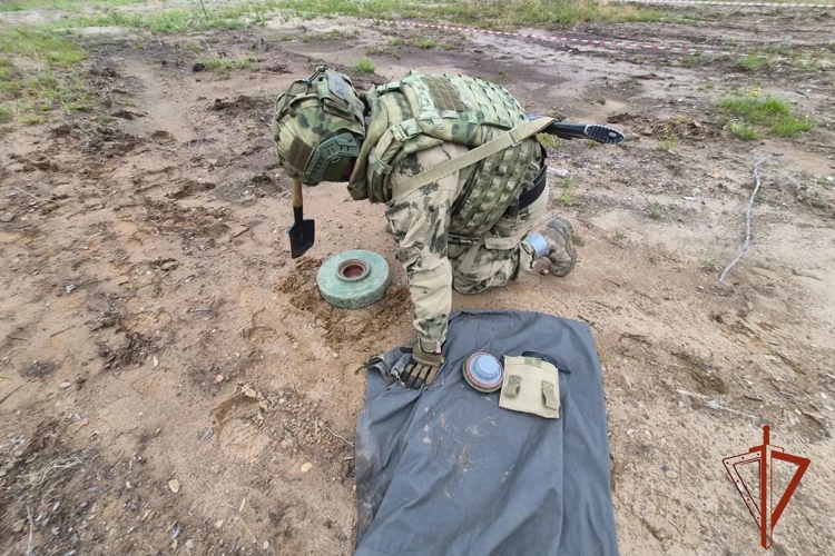 Военнослужащие из Томской области в составе команды Сибирского округа стали победителями конкурса групп разминирования Росгвардии