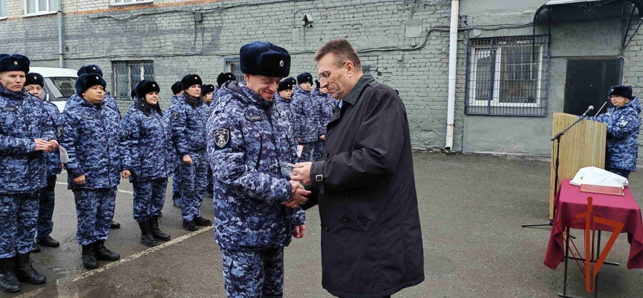 Торжественное построение в честь 74-летия вневедомственной охраны Росгвардии состоялось в Томске 