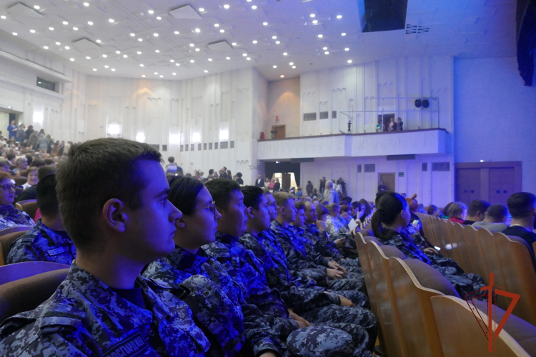 В Год единства народов России росгвардейцы в Томской области посетили гала-концерт всероссийского культурного форума