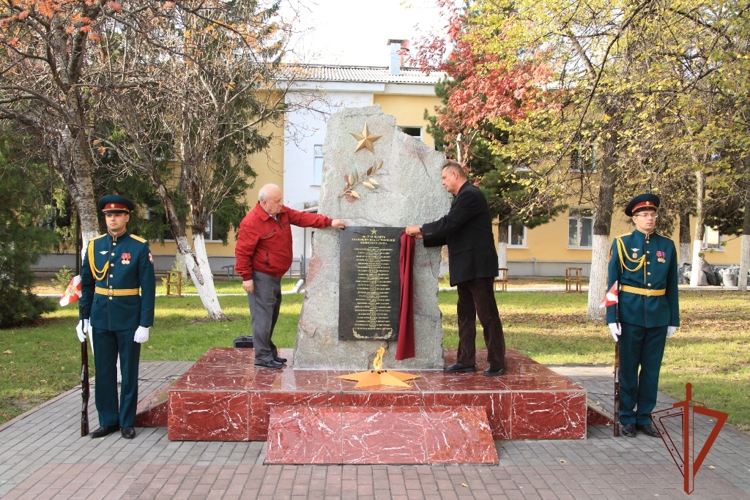 В северском соединении Росгвардии открыли обновленную мемориальную доску военнослужащим, погибшим при выполнении воинского долга (видео)
