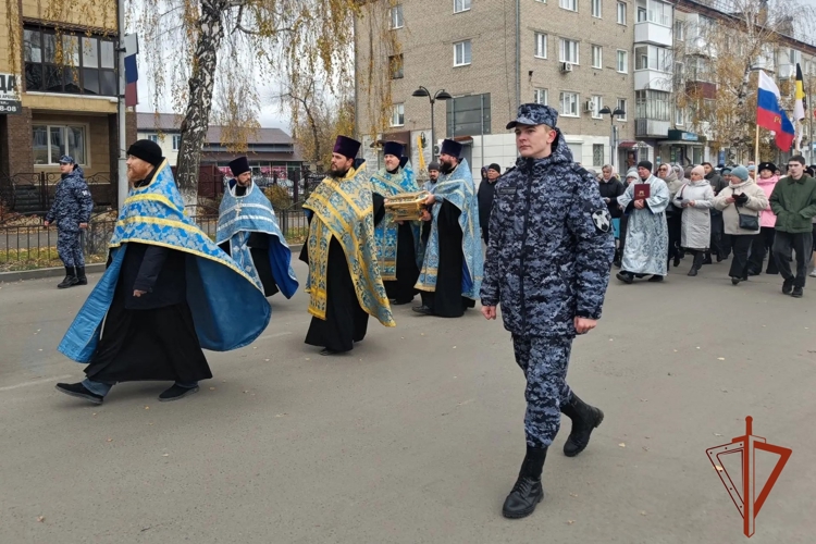 В Томской области росгвардейцы обеспечили безопасность крестного хода